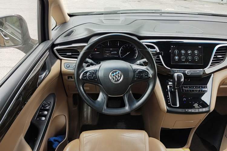 Used Buick GL8 2017 ES 28T Flagship Model China V Standard Steering Wheel