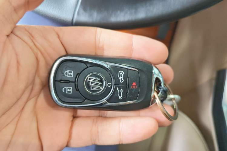 Used Buick GL8 2017 ES 28T Luxury Model China V Standard Vehicle Key