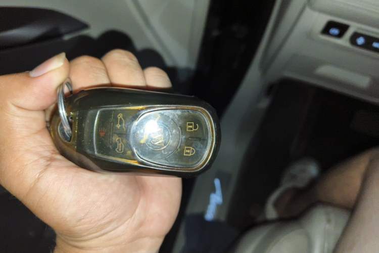 Used Buick GL8 2017 28T Avenir Avia National Emission Standard V Vehicle Key