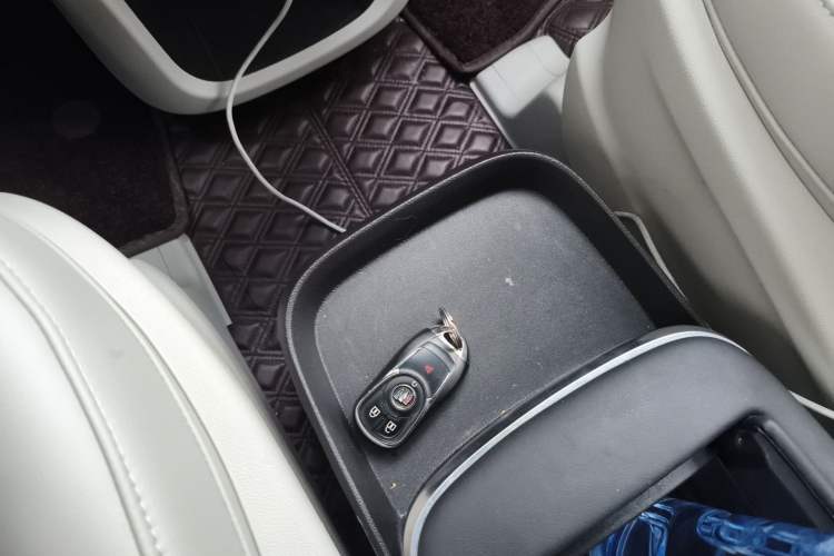 Used Buick GL8 2017 ES 28T Comfort Model China V Standard Vehicle Key