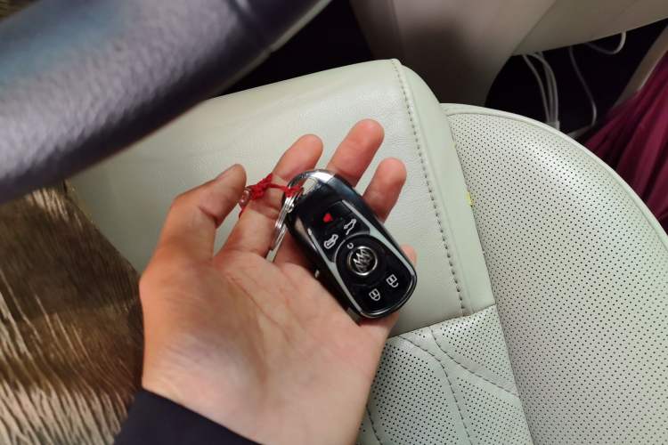 Used Buick GL8 2017 28T Avenir Avia National Emission Standard V Vehicle Key