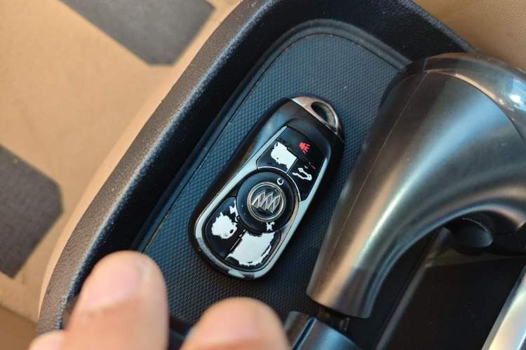 Used Buick GL8 2017 ES 28T Luxury Model China V Standard Vehicle Key