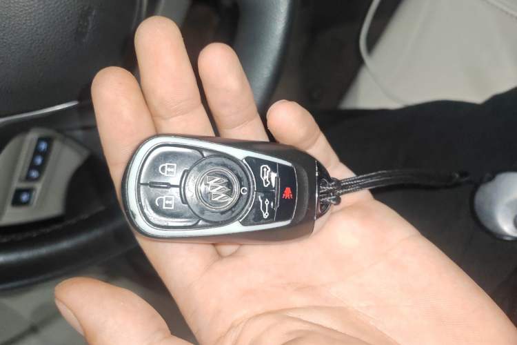 Used Buick GL8 2017 28T Avenir Avia National Emission Standard V Vehicle Key