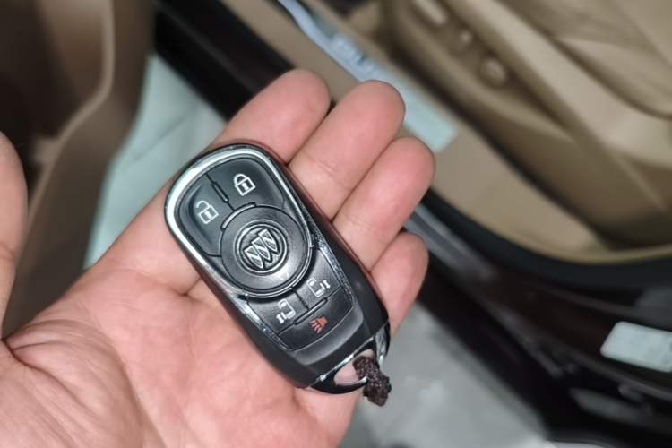 Used Buick GL8 2017 ES 28T Flagship Model China V Standard Vehicle Key