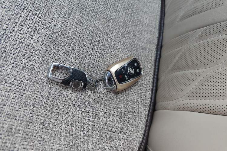 Used Buick GL8 2017 28T Avenir Avia National Emission Standard V Vehicle Key