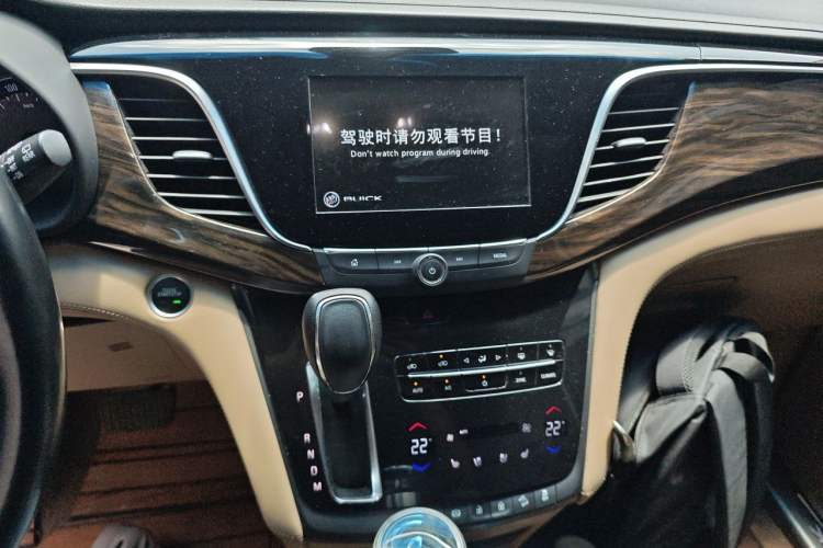 Used Buick GL8 2017 ES 28T Flagship Model China V Standard Audio And AC Panel