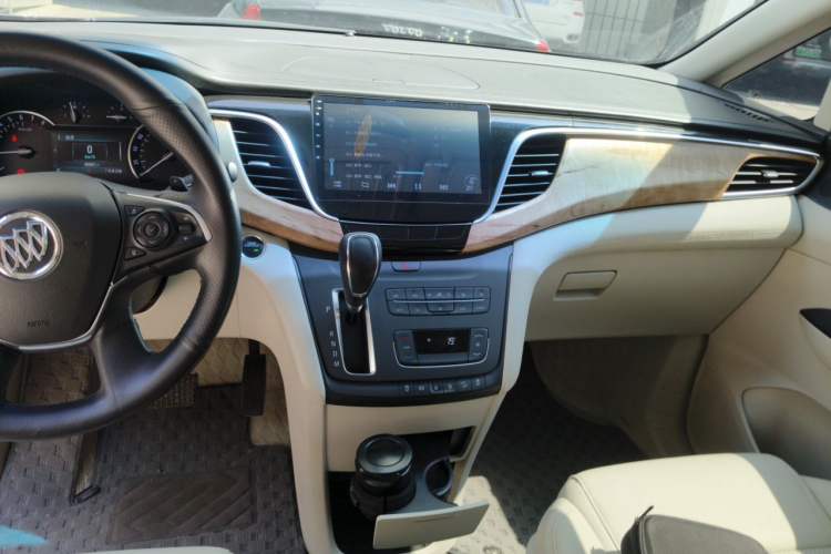 Used Buick GL8 2017 ES 28T Comfort Model China V Standard Audio And AC Panel