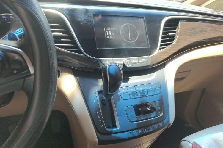 Used Buick GL8 2017 ES 28T Premium Version China V Standard Audio And AC Panel