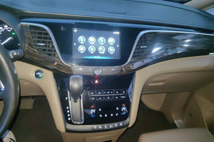 Used Buick GL8 2017 ES 28T Flagship Model China V Standard Audio And AC Panel