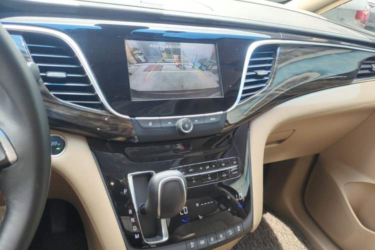 Used Buick GL8 2017 ES 28T Luxury Model China V Standard Audio And AC Panel