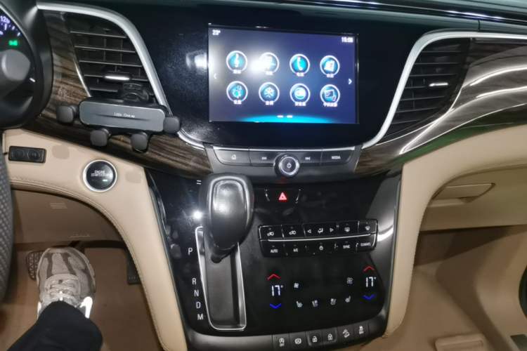 Used Buick GL8 2017 ES 28T Flagship Model China V Standard Audio And AC Panel