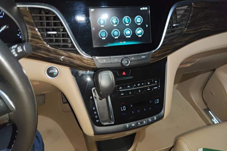 Used Buick GL8 2017 ES 28T Flagship Model China V Standard Audio And AC Panel
