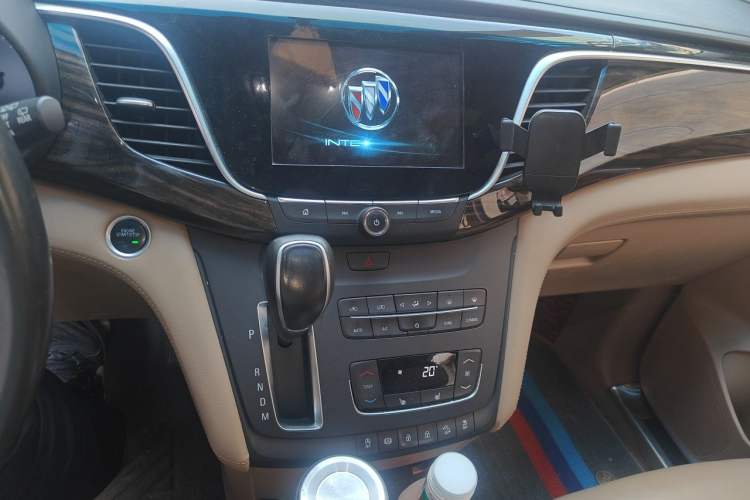 Used Buick GL8 2017 ES 28T Premium Version China V Standard Audio And AC Panel