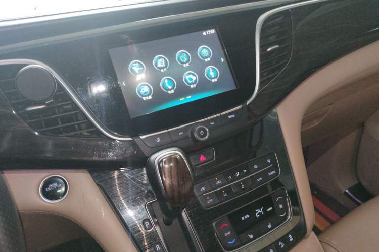 Used Buick GL8 2017 ES 28T Premium Version China V Standard Audio And AC Panel