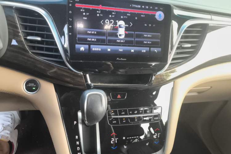 Used Buick GL8 2017 ES 28T Luxury Model China V Standard Audio And AC Panel