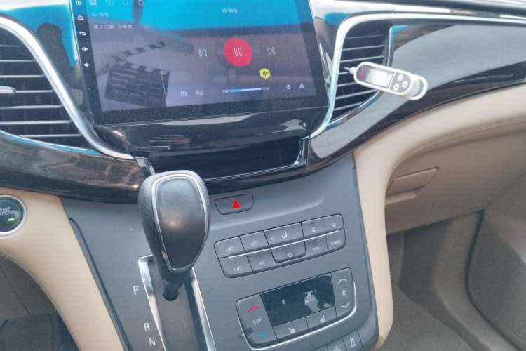 Used Buick GL8 2017 ES 28T Premium Version China V Standard Audio And AC Panel
