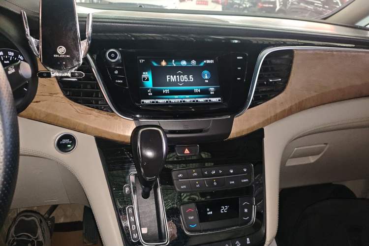 Used Buick GL8 2017 ES 28T Comfort Model China V Standard Audio And AC Panel