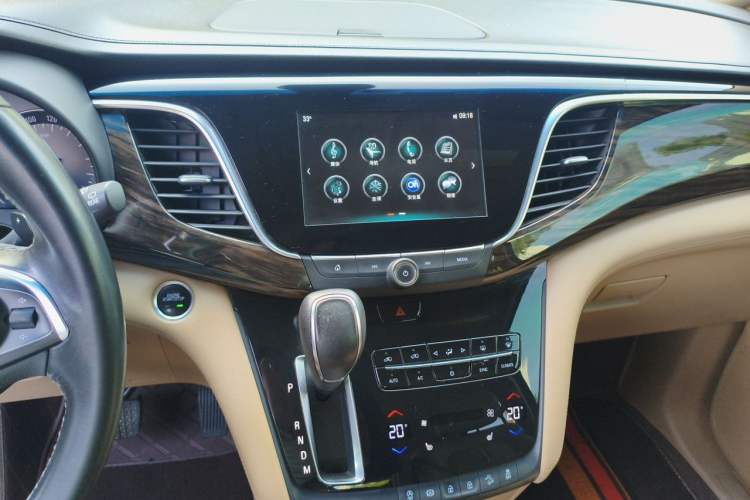 Used Buick GL8 2017 ES 28T Luxury Model China V Standard Audio And AC Panel