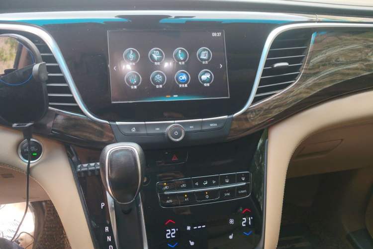 Used Buick GL8 2017 ES 28T Luxury Model China V Standard Audio And AC Panel
