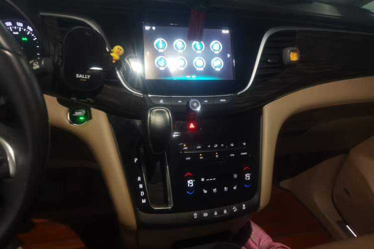 Used Buick GL8 2017 ES 28T Flagship Model China V Standard Audio And AC Panel