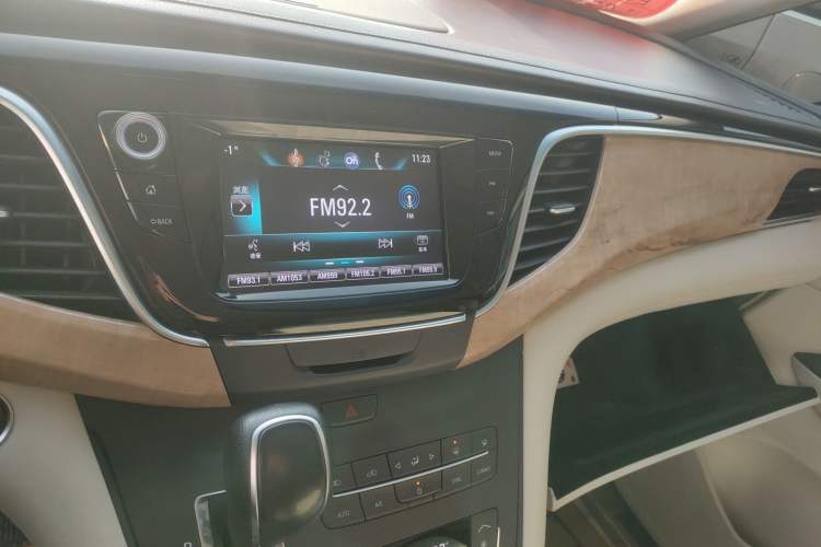 Used Buick GL8 2017 ES 28T Comfort Model China V Standard Audio And AC Panel