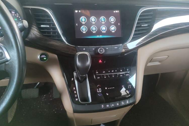 Used Buick GL8 2017 ES 28T Luxury Model China V Standard Audio And AC Panel