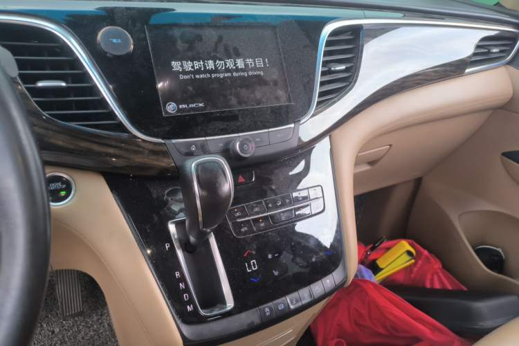 Used Buick GL8 2017 ES 28T Luxury Model China V Standard Audio And AC Panel