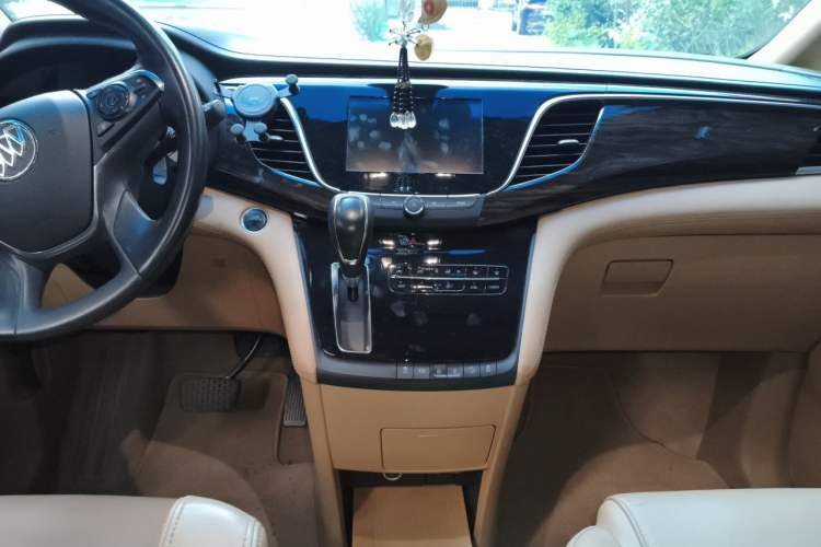 Used Buick GL8 2017 ES 28T Luxury Model China V Standard Audio And AC Panel
