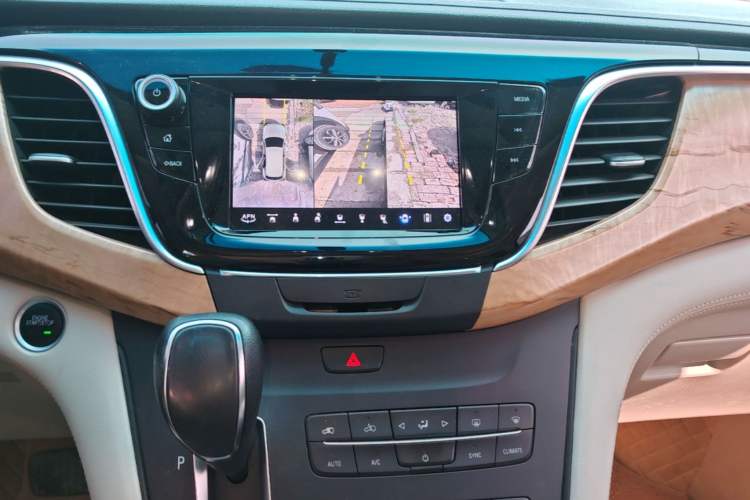 Used Buick GL8 2017 ES 28T Comfort Model China V Standard Audio And AC Panel