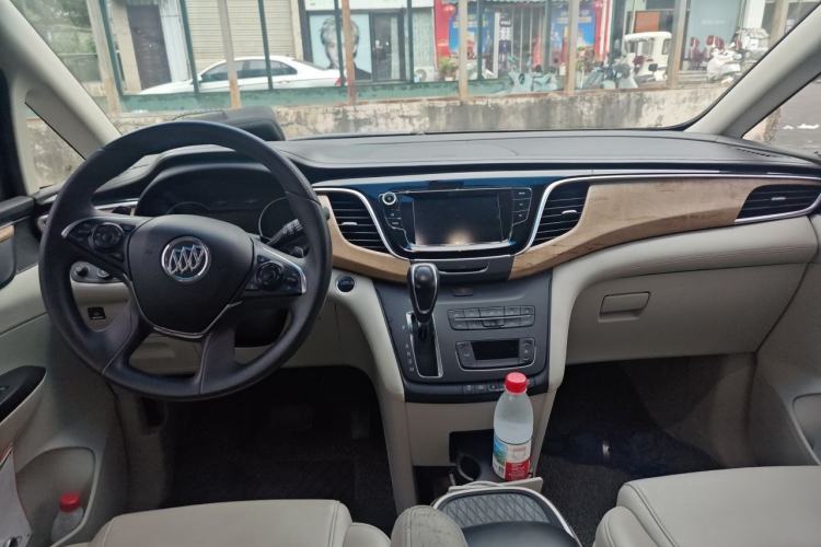 Used Buick GL8 2017 ES 28T Comfort Model China V Standard Center Console
