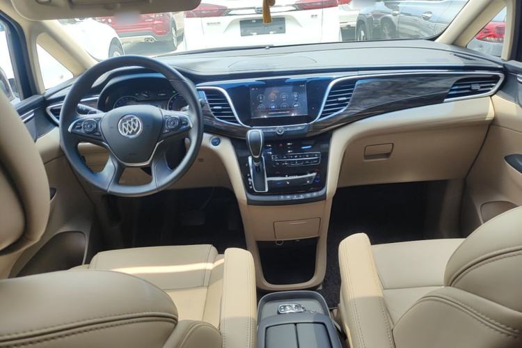 Used Buick GL8 2017 ES 28T Luxury Model China V Standard Center Console
