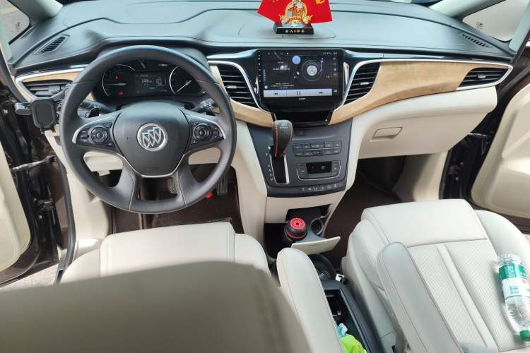 Used Buick GL8 2017 ES 28T Comfort Model China V Standard Center Console