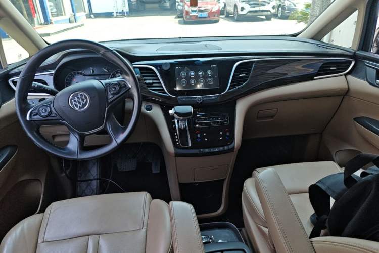 Used Buick GL8 2017 ES 28T Luxury Model China V Standard Center Console