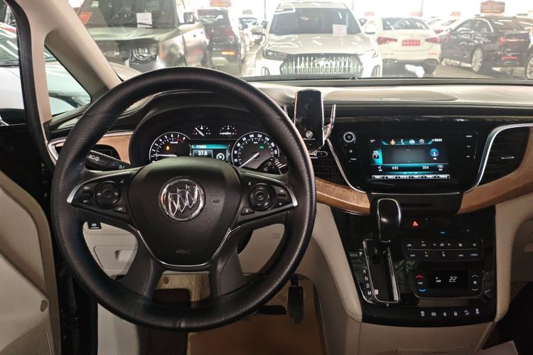 Used Buick GL8 2017 ES 28T Comfort Model China V Standard Center Console