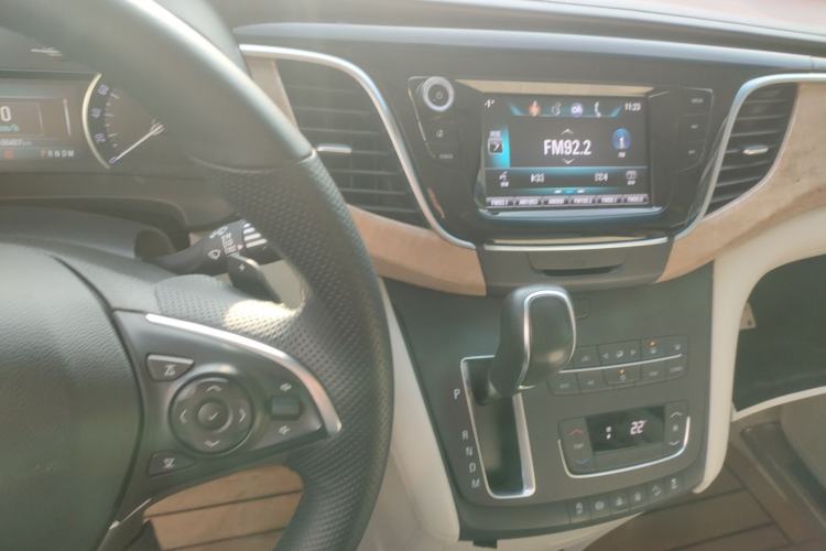 Used Buick GL8 2017 ES 28T Comfort Model China V Standard Center Console