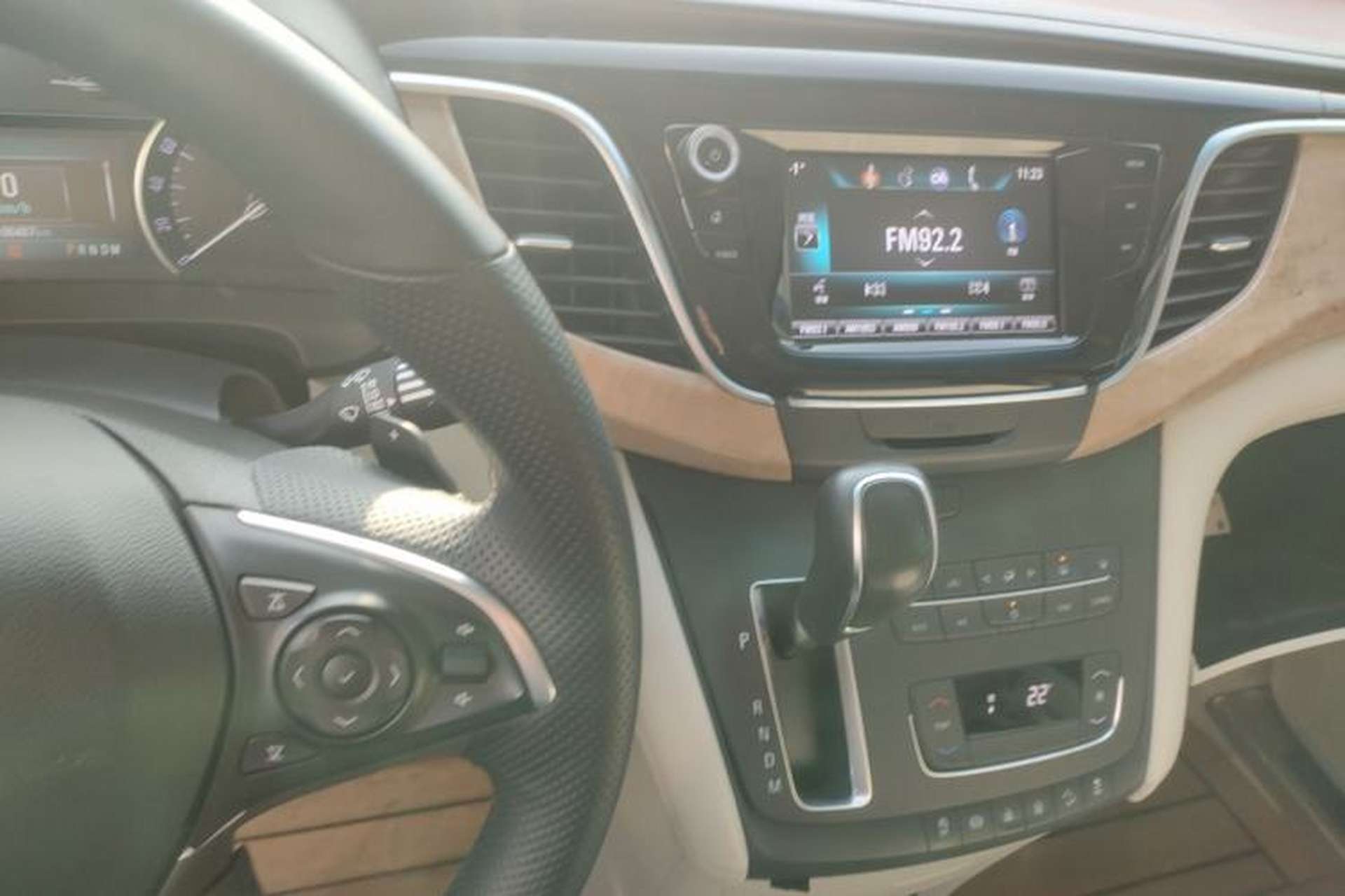 Used Buick GL8 2017 ES 28T Comfort Model China V Standard Center Console