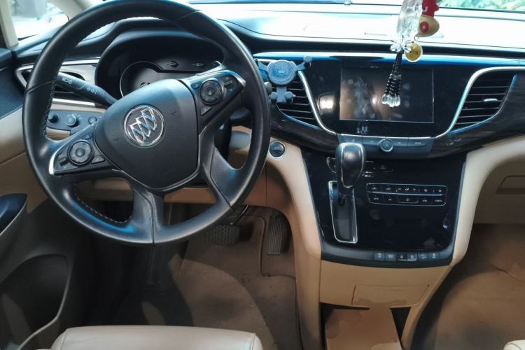 Used Buick GL8 2017 ES 28T Luxury Model China V Standard Center Console