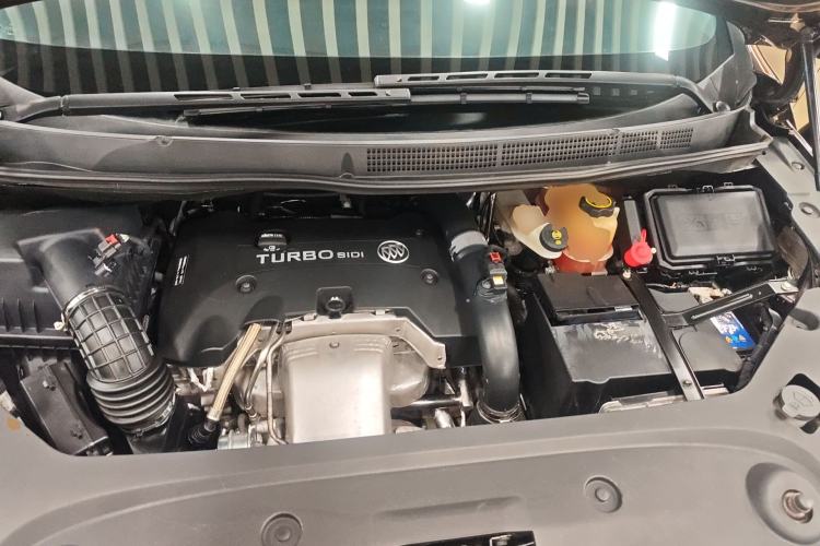Used Buick GL8 2017 ES 28T Comfort Model China V Standard Engine Bay