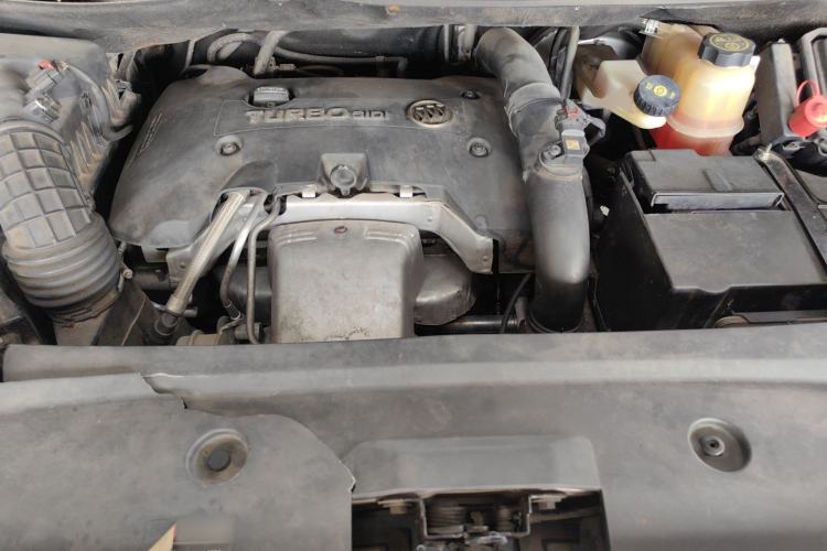 Used Buick GL8 2017 ES 28T Comfort Model China V Standard Engine Bay