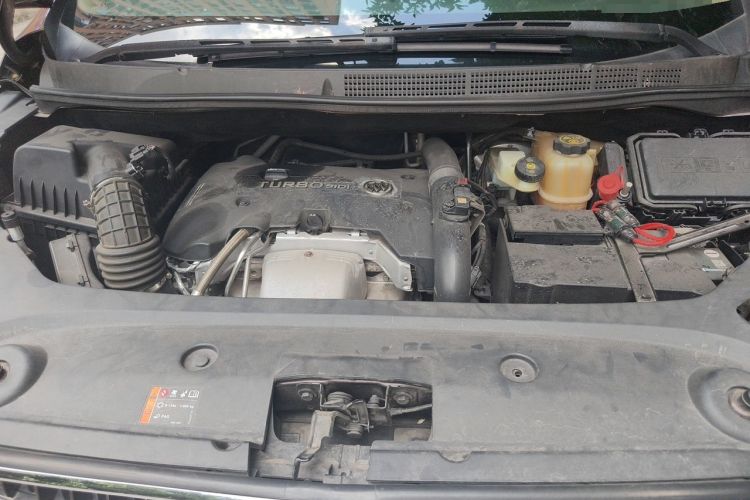 Used Buick GL8 2017 ES 28T Premium Version China V Standard Engine Bay