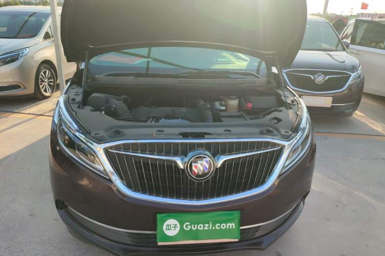 Used Buick GL8 2017 ES 28T Flagship Model China V Standard Engine Bay