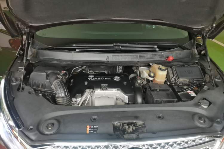 Used Buick GL8 2017 ES 28T Flagship Model China V Standard Engine Bay