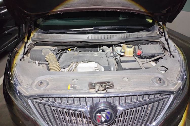 Used Buick GL8 2017 ES 28T Flagship Model China V Standard Engine Bay