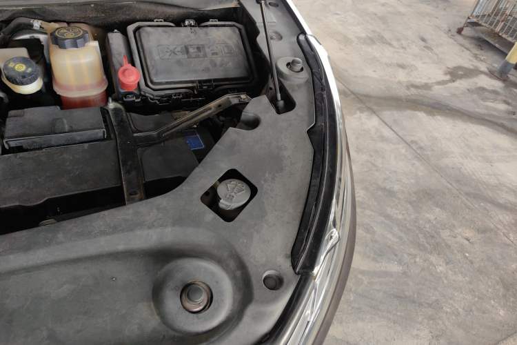 Used Buick GL8 2017 ES 28T Comfort Model China V Standard Engine Bay Left