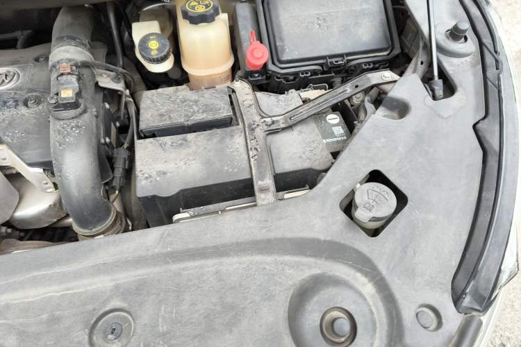 Used Buick GL8 2017 ES 28T Comfort Model China V Standard Engine Bay Left