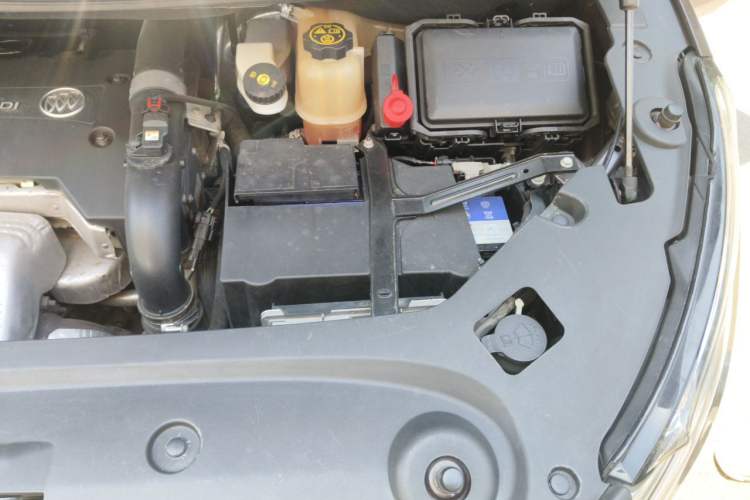 Used Buick GL8 2017 ES 28T Comfort Model China V Standard Engine Bay Left