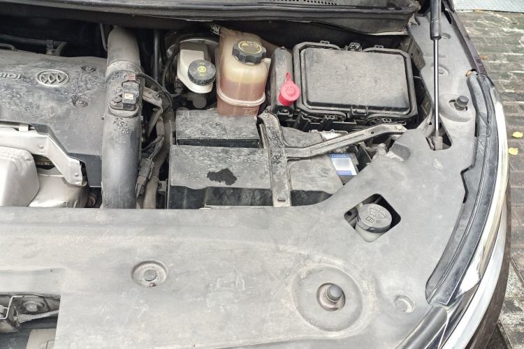 Used Buick GL8 2017 ES 28T Comfort Model China V Standard Engine Bay Left