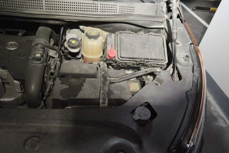 Used Buick GL8 2017 28T Avenir Avia National Emission Standard V Engine Bay Left