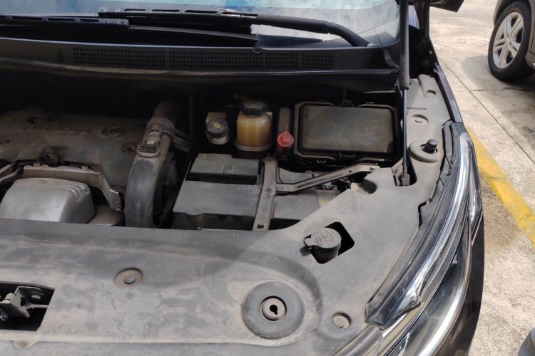 Used Buick GL8 2017 ES 28T Premium Version China V Standard Engine Bay Left