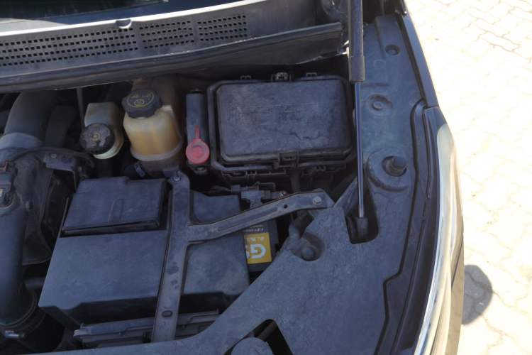 Used Buick GL8 2017 ES 28T Premium Version China V Standard Engine Bay Left